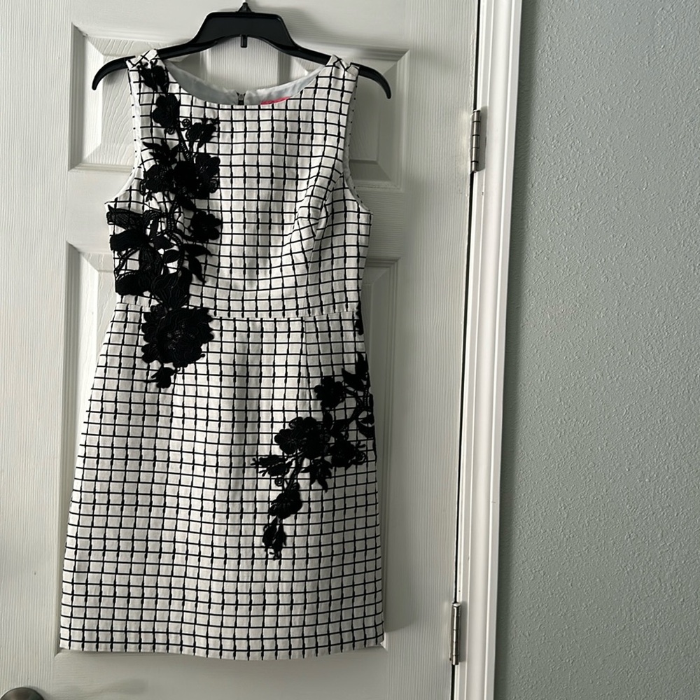Betsey Johnson Cream & Black Lace Appliqué Sleeveless Cocktail Dress-sz 2